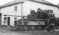 Bundesarchiv Bild 101I-301-1955-18A, Nordfrankreich, Panzer V (Panther) mit Infanterie.2.jpg