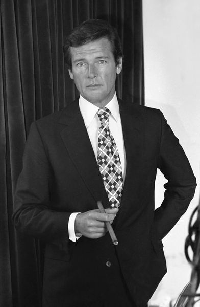 Soubor:Roger Moore 12 Allan Warren.jpg