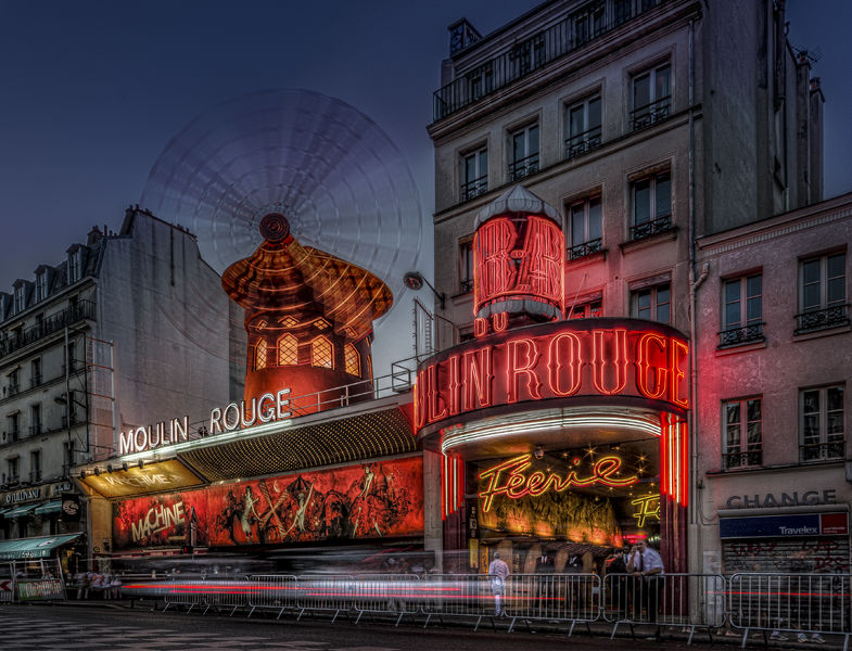 Soubor:Paris Moulin Rouge Flickr.jpg