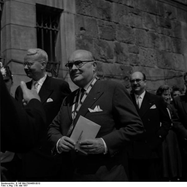 Soubor:Bundesarchiv B 145 Bild-F004456-0010, Karlspreis Aachen, Verleihung an Paul-Henri Spaak.jpg