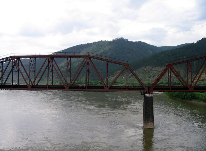 Soubor:Selenga River bridge.jpg