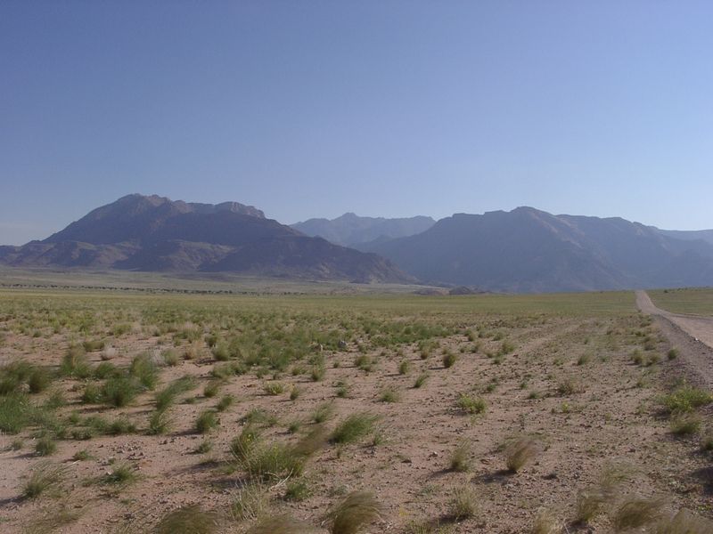 Soubor:Brandberg Namibia 10km distance.jpg