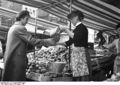 Bundesarchiv B 145 Bild-F004632-0004, Bonn, Marktstände auf dem Markt.jpg