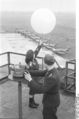 Bundesarchiv Bild 183-44670-0009, NVA, Ballonmessung bei der Flugwetterwarte.jpg