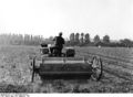 Bundesarchiv B 145 Bild-F004733-0007, Viersen, Feldarbeit.jpg