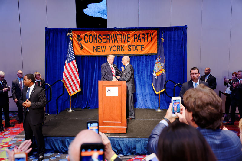 Soubor:Donald J. Trump at Marriott Marquis NYC September 7th 2016 01.jpg