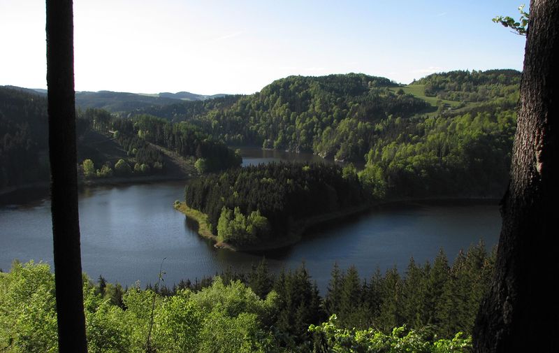 Soubor:Přehradní jezero Vír střed.jpg