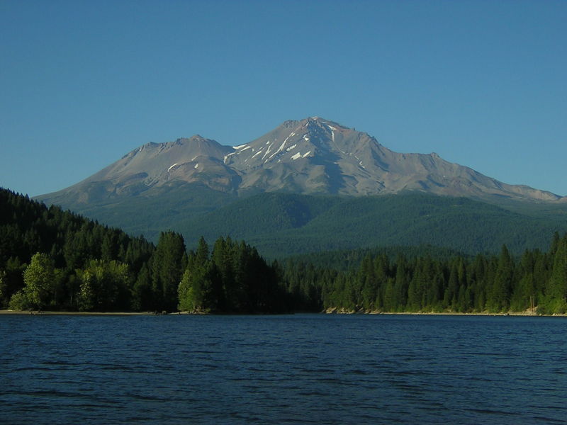 Soubor:Mount Shasta 8-4-2007.jpg