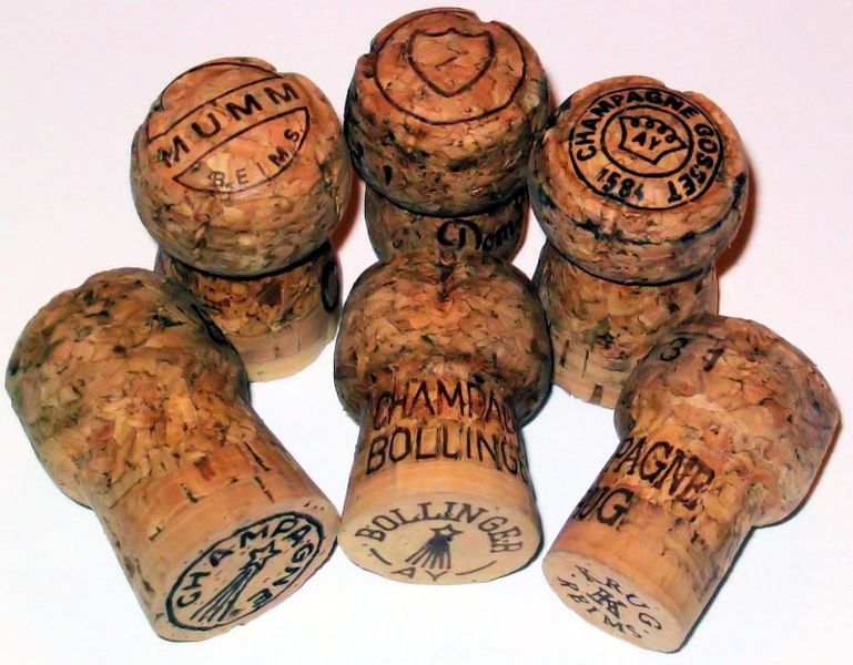 Soubor:ChampagneCorksLarge.jpg