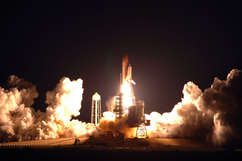 Soubor:Sts123-launch.jpg