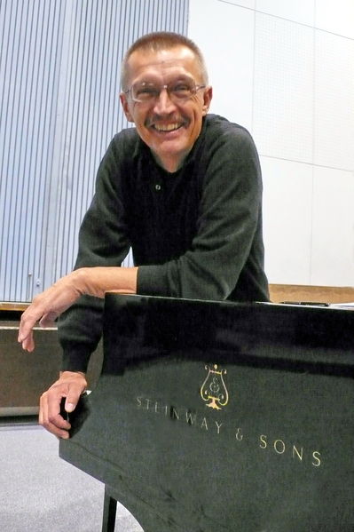 Soubor:Emil Viklicky Steinway Smile.jpg