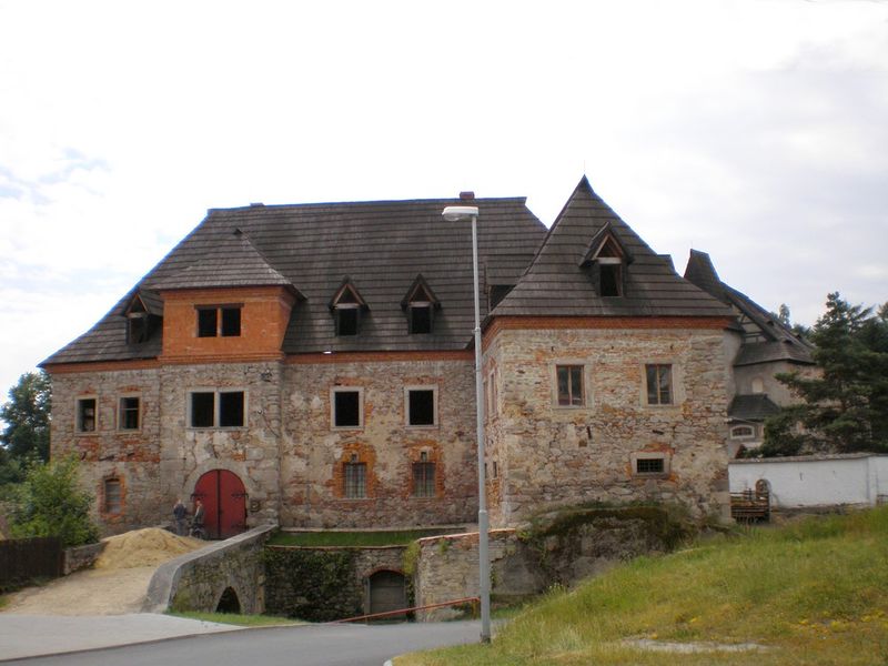 Soubor:Skalná Vildštejn castle other building 2008-07-20.JPG