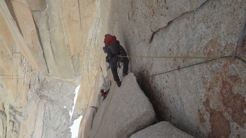 Soubor:Climbing in Fitz Roy, Chaltén - Argentina.jpg