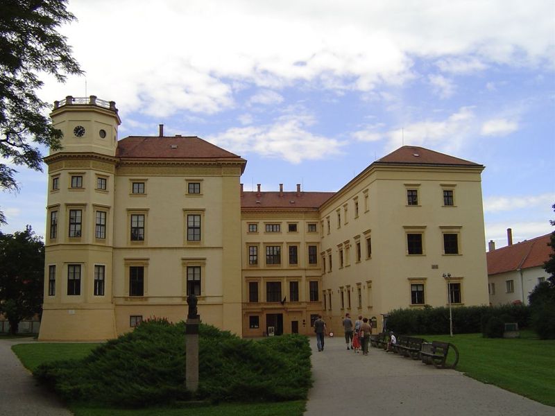 Soubor:Straznice Chateau CZ 266.jpg