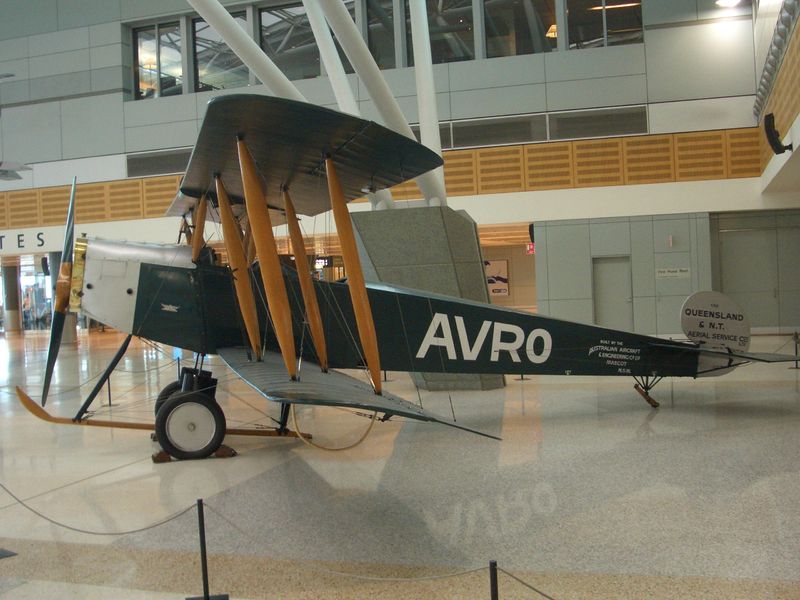 Soubor:Qantas Replica Mascot Airport.jpg