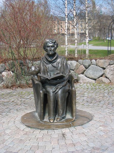 Soubor:StatueOfAstridLindgrenStockholm.jpg