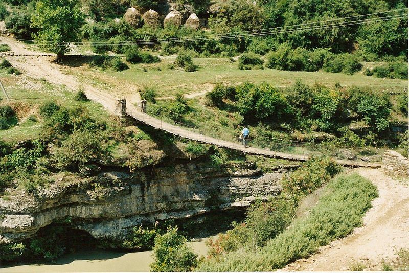 Soubor:Bridge Përmet.jpg