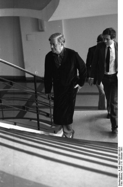 Soubor:Bundesarchiv B 145 Bild-F061601-0015, Bundeswehrkrankenhaus Koblenz, Helmut Schmidt.jpg