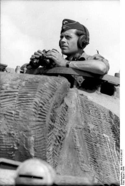 Soubor:Bundesarchiv Bild 101I-478-2166-37, Italien, Panzer V (Panther), Panzersoldat.jpg