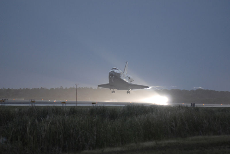 Soubor:STS-116 landing.jpg