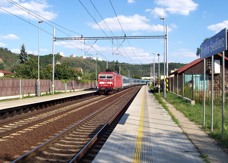 Soubor:Railway Station3, Prague Sedlec.jpg