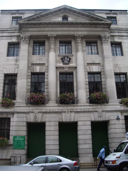 Soubor:Camden Town Hall 2005.jpg