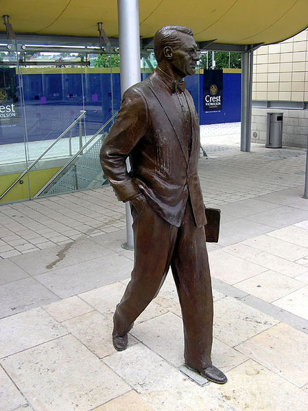 Soubor:Cary Grant Statue.jpg