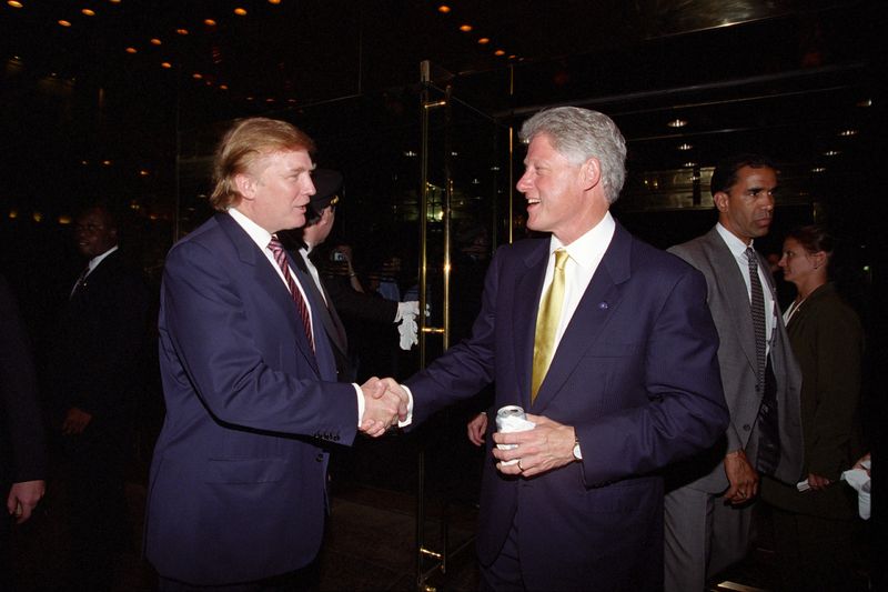 Soubor:Donald Trump and Bill Clinton.jpg