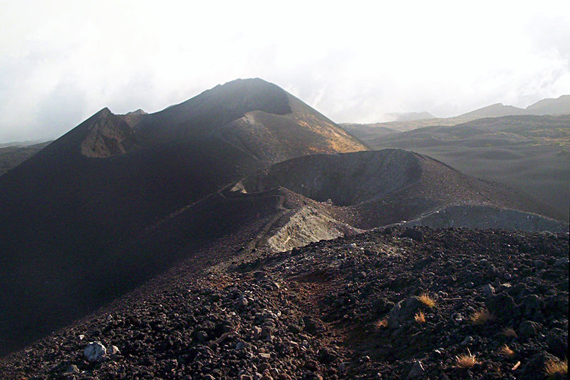 Soubor:Mount Cameroon craters.jpg