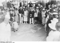 Bundesarchiv N 1572 Bild-1925-103, Polarfahrt mit Dampfer "München", Bordspiele.jpg