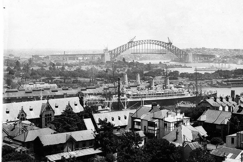 Soubor:Woolloomooloo and bridge.jpg