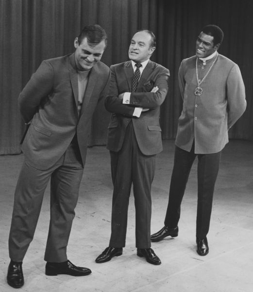 Soubor:Gibson and McLain - The Bob Hope Show.jpg