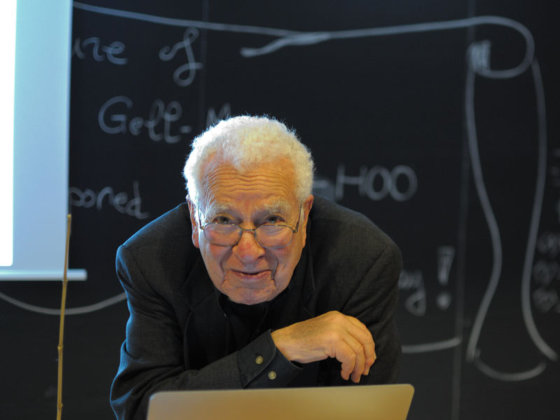 Soubor:Murray Gell-Mann at Lection.JPG