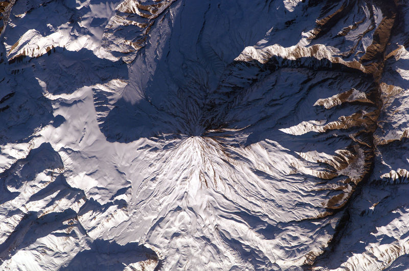 Soubor:Summit crater damavand.jpg