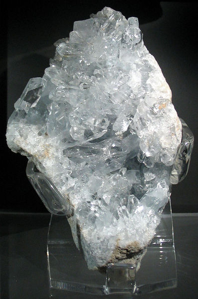 Soubor:Celestite crystal crust.jpg