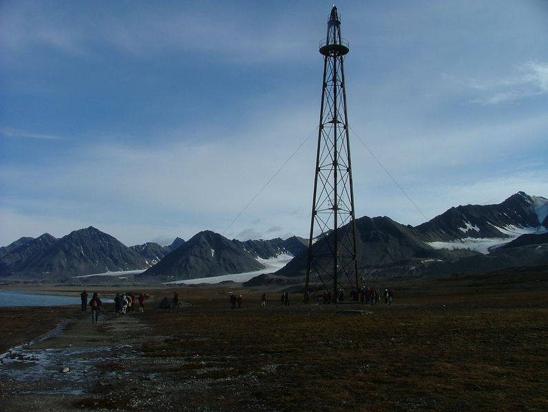 Soubor:AmundsenEllsworthNobileDirgibleLaunchTower.jpg