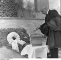 Bundesarchiv B 145 Bild-F001657-0001, Trauerfeier Kronprinzessin Cecilie von Preußen.jpg