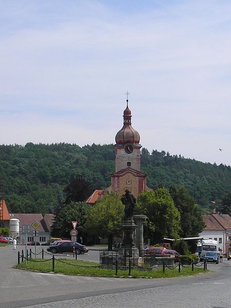 Soubor:Radnice namesti.jpg