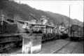 Bundesarchiv Bild 101I-732-0133-33, Rumänien, Fahrzeugtransport mit Eisenbahn.jpg