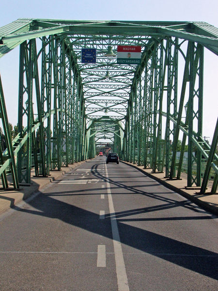 Soubor:Komarom, Elizabeth bridge 02.JPG