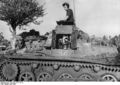 Bundesarchiv Bild 146-1974-109-03, Filmberichter im Panzer I.jpg