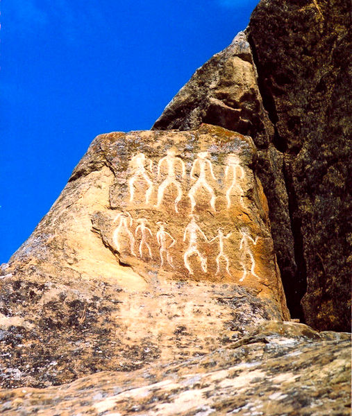 Soubor:Gobustan ancient Azerbaycan full.jpg