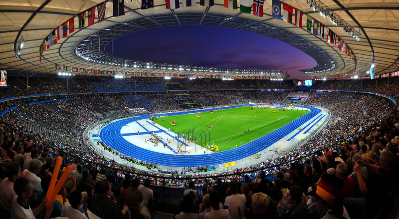 Soubor:Berliner Olympiastadion night.jpg