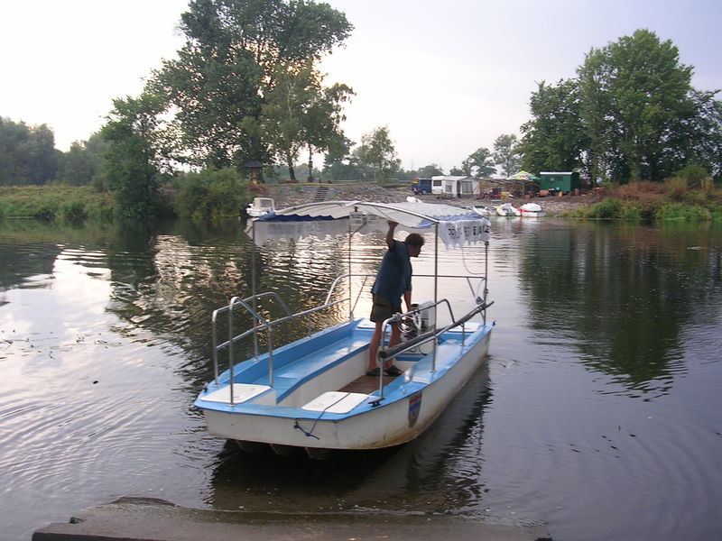 Soubor:Přívoz Oseček.jpg