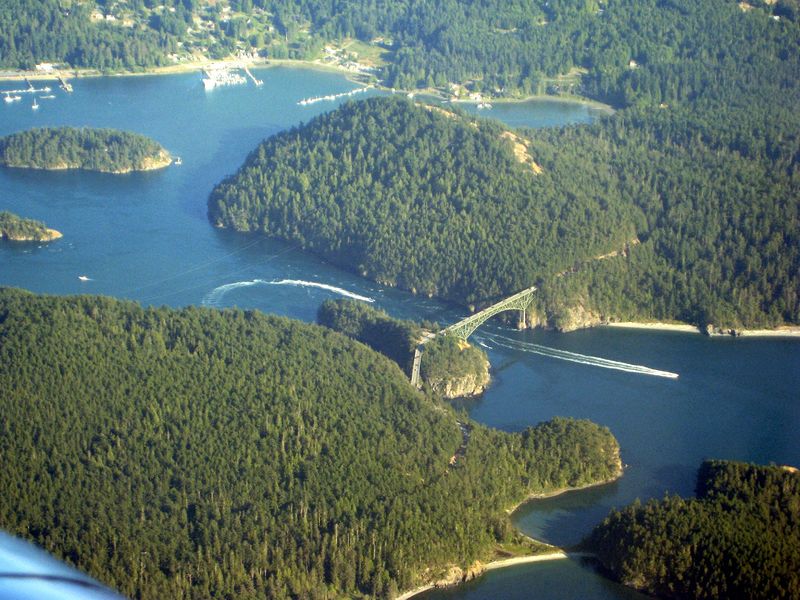 Soubor:Deception Pass Bridge 03.jpg