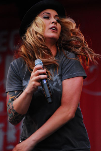 Soubor:Anouk at fesival mundial 2008.JPG