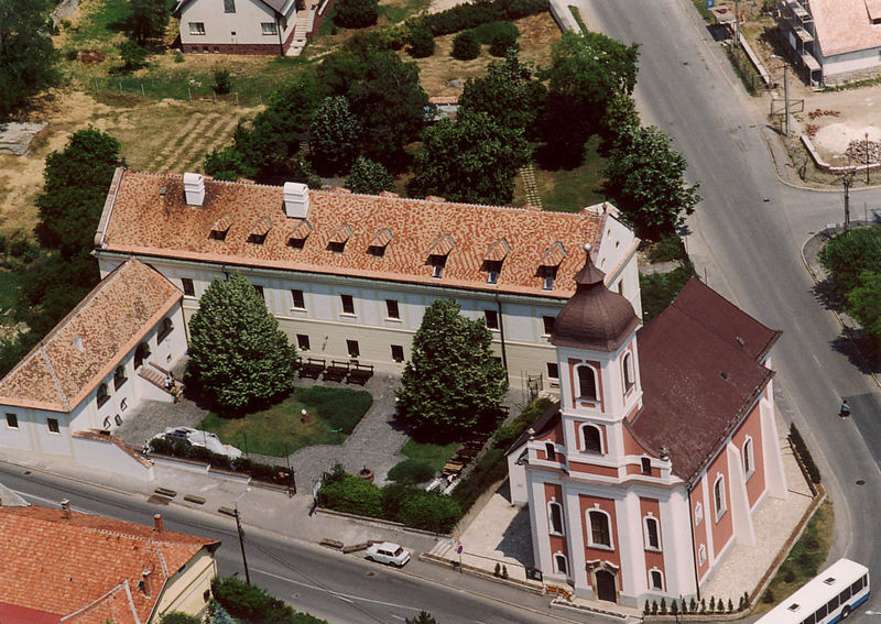 Soubor:Balatonalmádi - temple.jpg