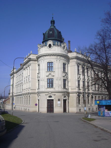 Soubor:Gymnázium (Vyškov- czech republic).JPG