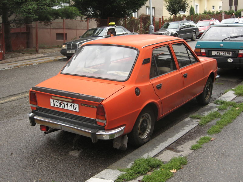 Soubor:Skoda 105S - back.jpg