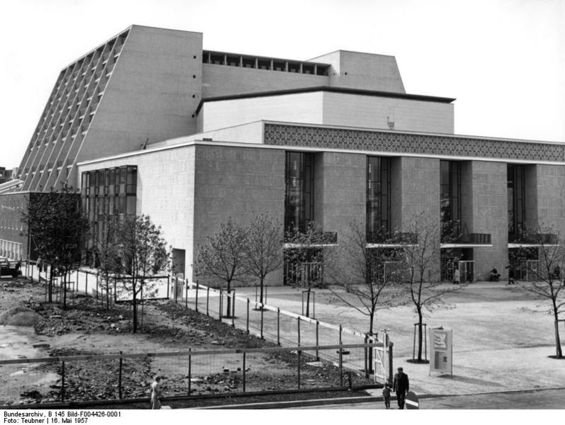 Soubor:Bundesarchiv B 145 Bild-F004426-0001, Köln, Opernhaus.jpg